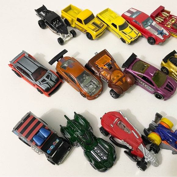 Lot of 23 Die-Cast Hot Wheels Toy Cars Diecast - Picture 8 of 16